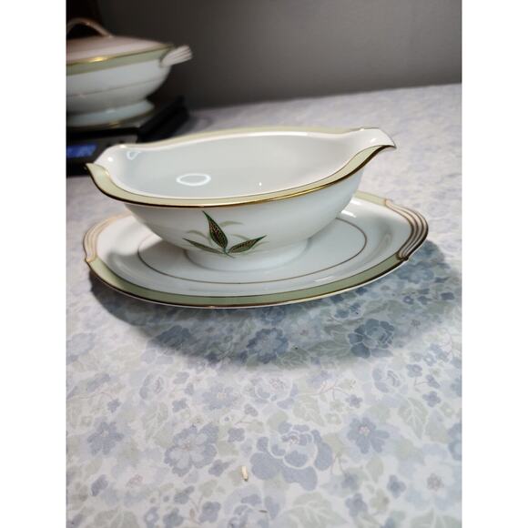 VINTAGE NORITAKE PORCELAIN "GREEN BAY" GRAVY BOAT - Picture 1 of 10